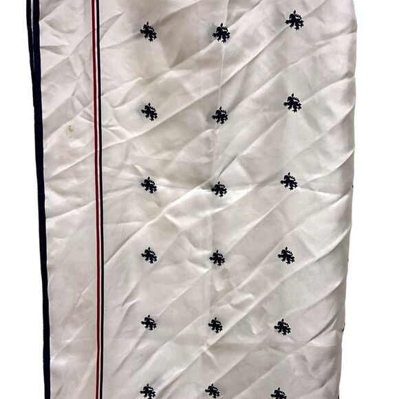 Scarf With Lions And Crest Ivory And Blue Square Scarf 31” X 32” - Picture 3 of 11